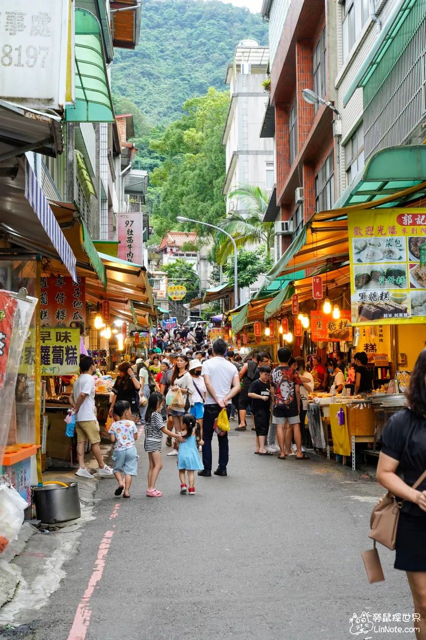 The crowded old street of Neiwan with the mountain rising high in the back (left), and the suspension bridge in Nanzhuang (right)