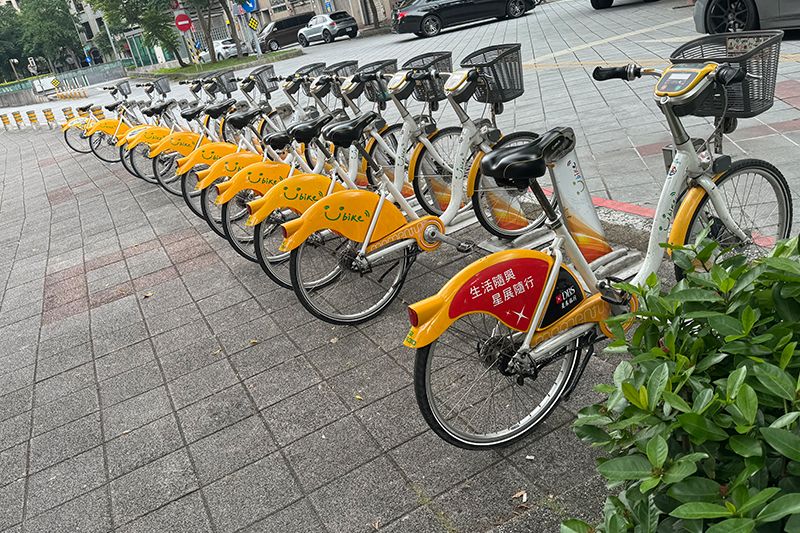 Running in Da'an Park (left) and the U-bike shared bike system (right)